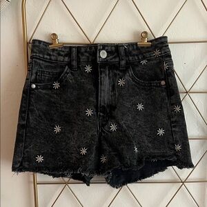 M (7-8) | Art Class Girls Black Denim Shorts with Embroidered Flowers